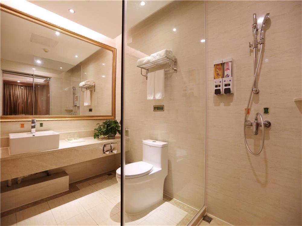 Vienna International Hotel Yantai Changjiang Road Xingyi Square Branch Exteriör bild