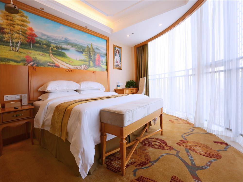 Vienna International Hotel Yantai Changjiang Road Xingyi Square Branch Exteriör bild