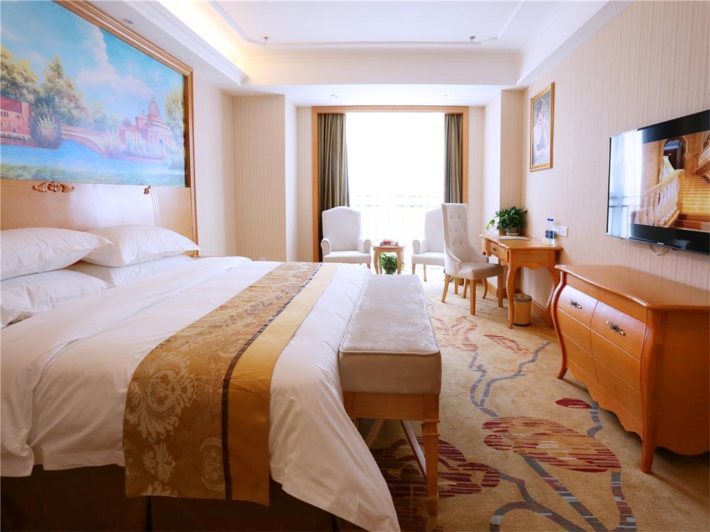 Vienna International Hotel Yantai Changjiang Road Xingyi Square Branch Exteriör bild