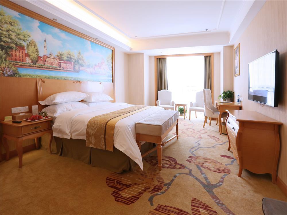 Vienna International Hotel Yantai Changjiang Road Xingyi Square Branch Exteriör bild
