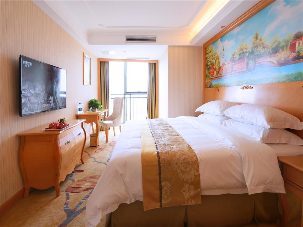 Vienna International Hotel Yantai Changjiang Road Xingyi Square Branch Exteriör bild